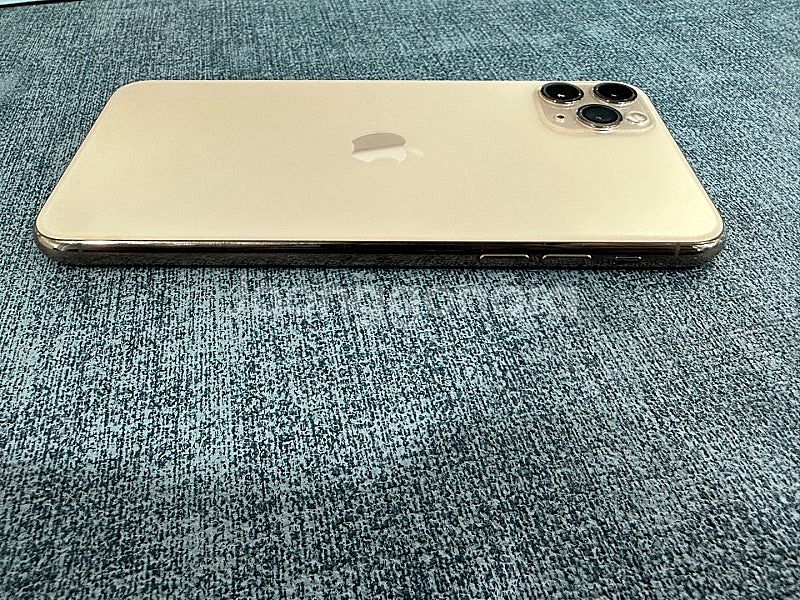 (자급제) 아이폰11프로맥스 256G 골드 가성비 상태좋은폰 32만원 판매해요--5